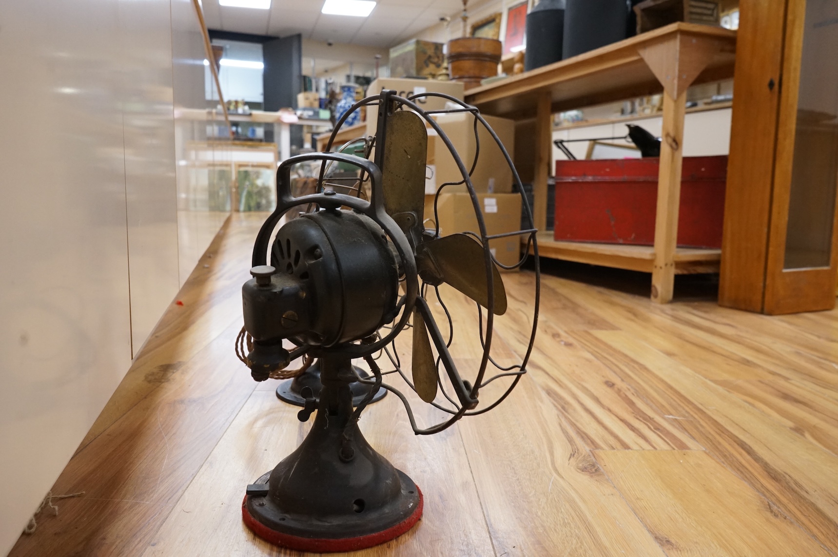 Two early 20th century electric fans, one by General Electric, 43cm high
